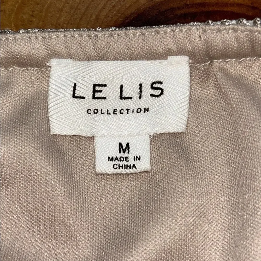 Le Lis Collection Women’s Silver Ribbed Flowy Tube Top – Size Medium - Picture 4 of 5
